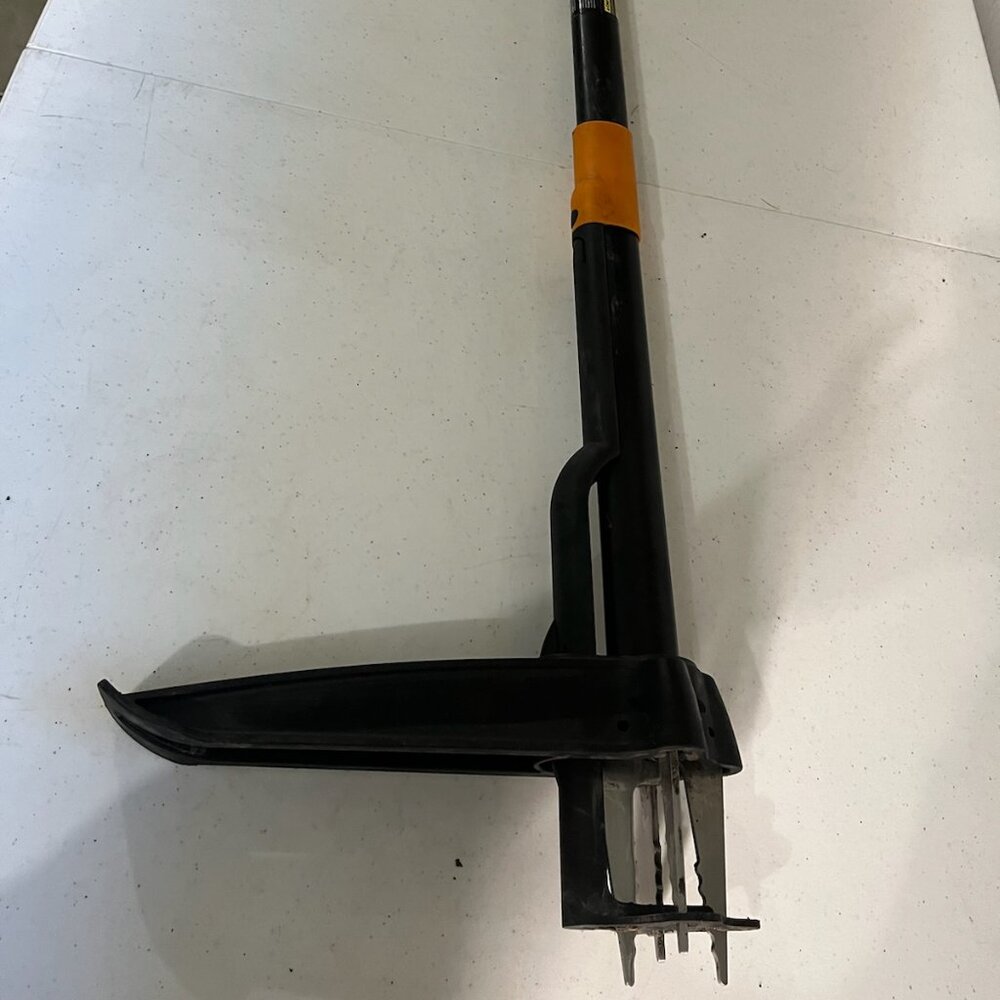 Fiskars 4-Claw Stand Up Weeder Gardening Hand Weeding Tool with 39" Long Easy - Picture 5 of 13
